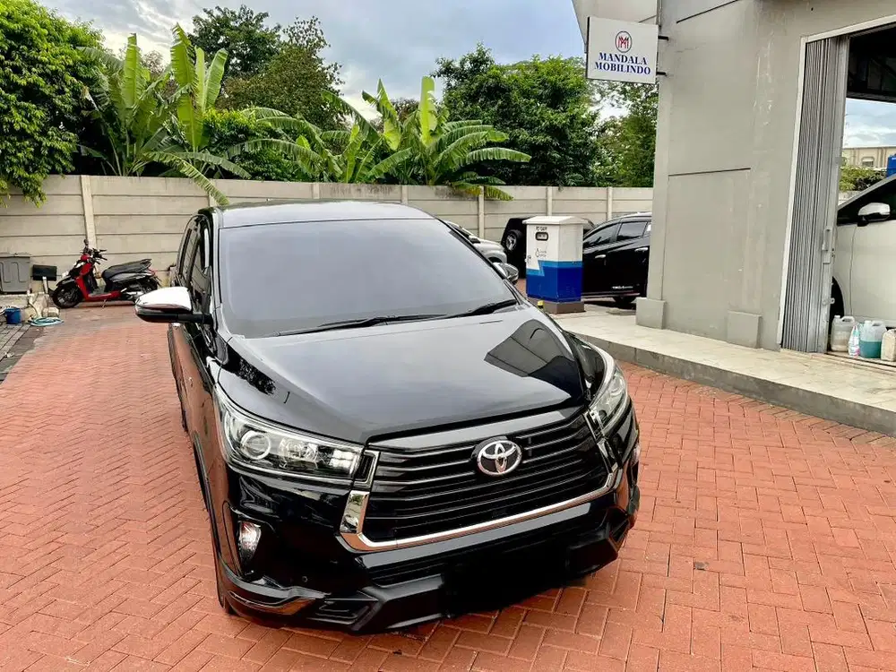 Toyota Innova Venturer 2.0 bensin 2021 AT attitude black