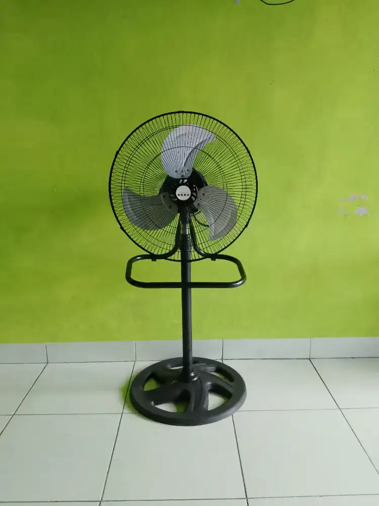 Kipas angin tegak/duduk merk yundai 18 inc