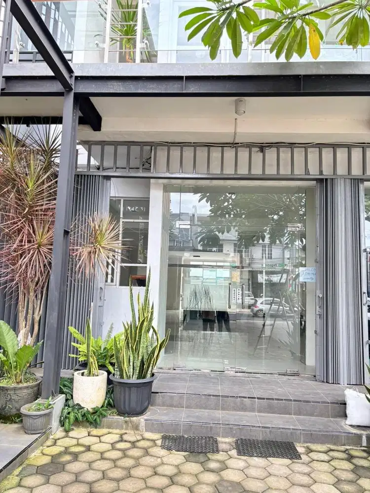 BANGUNAN TOKO STRATEGIS