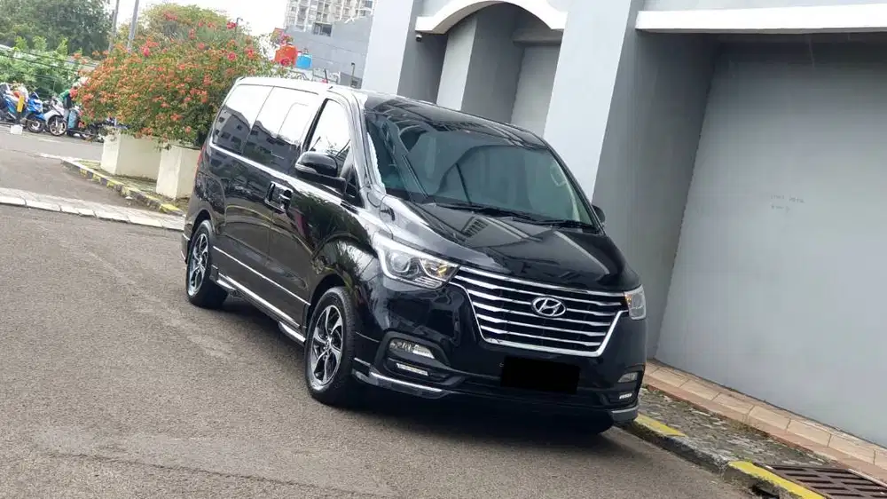 [ GARANSI 5TH ] Hyundai H1 H 1 H-1 Royale 2.5 CRDI Diesel AT 2020/2021