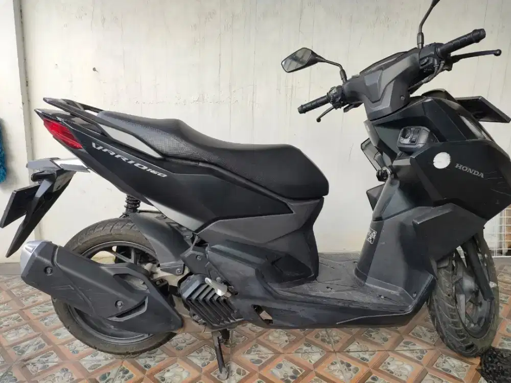 Motor Honda Vario 160 CBS Black Doff