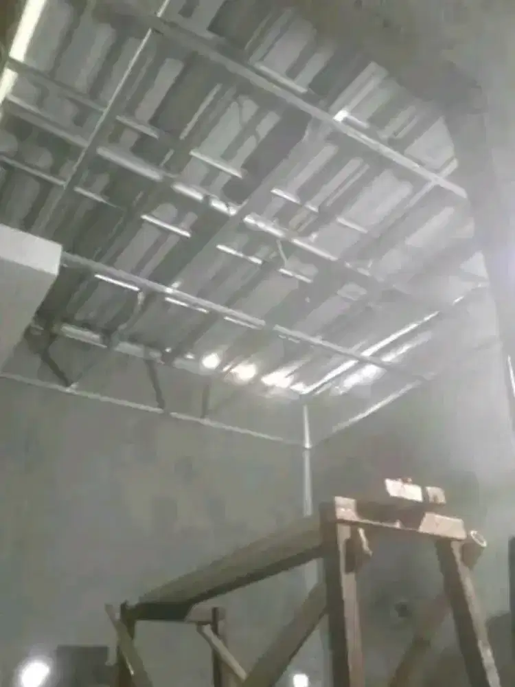 Pemasangan atap baja