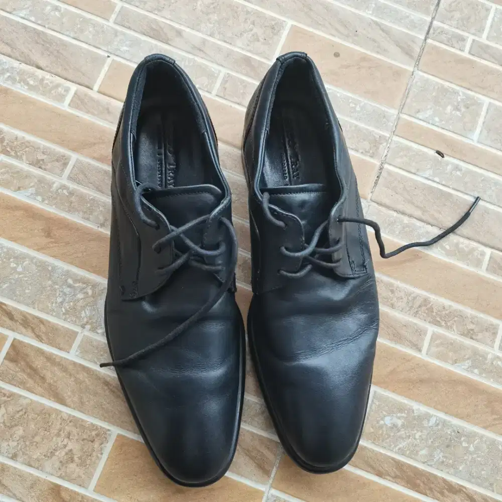 1073. SEPATU PANTOFEL ECCO WARNA HITAM SIZE 42 MADE IN PORTUGAL  RELOV