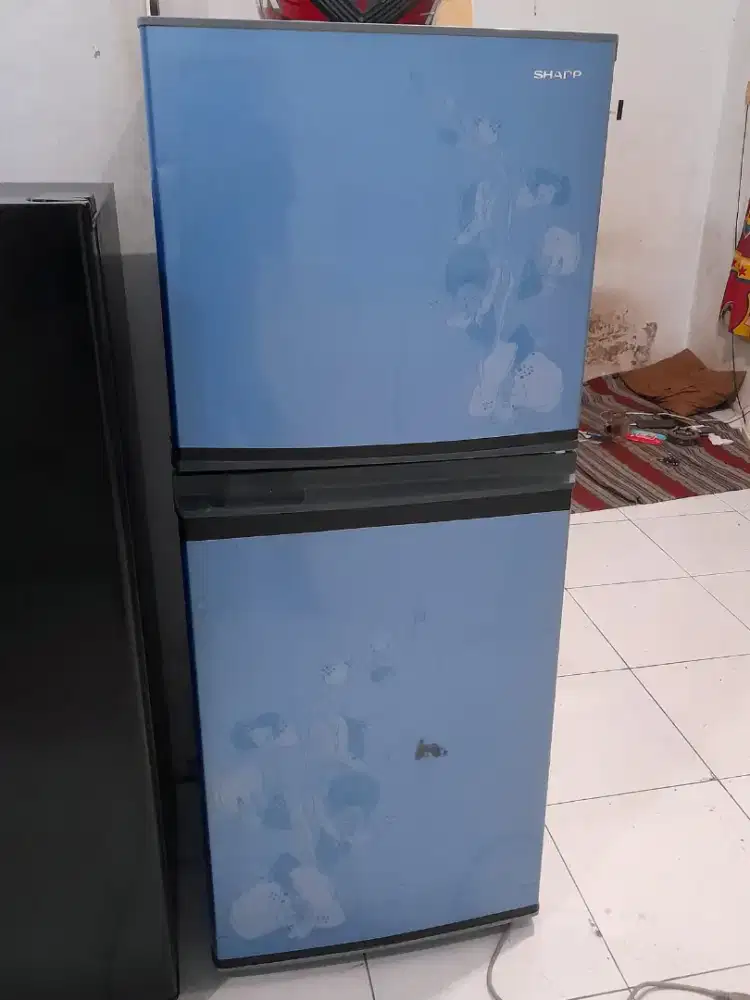 Kulkas 2 Pintu Sharp . Second . Normal . Bergaransi