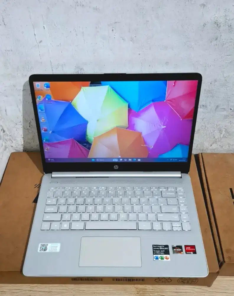Laptop HP 14s-FQ0591AU 
Ryzen 3 3250U Ram 8 SSD 256