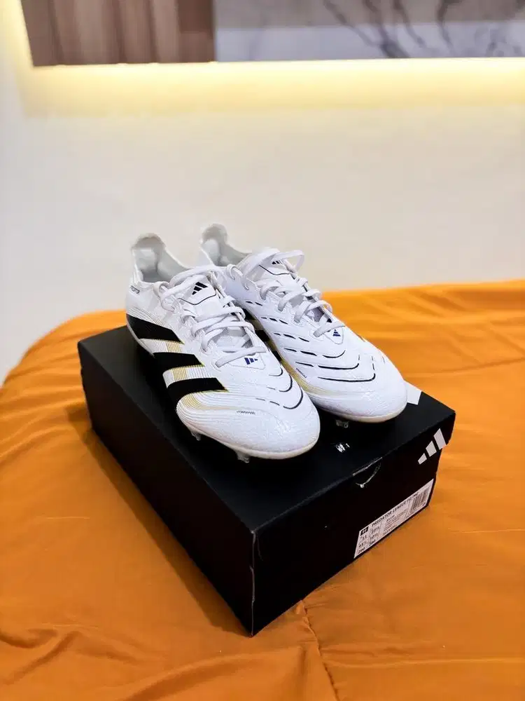 Sepatu Bola Adidas Predator League Size 45 Second