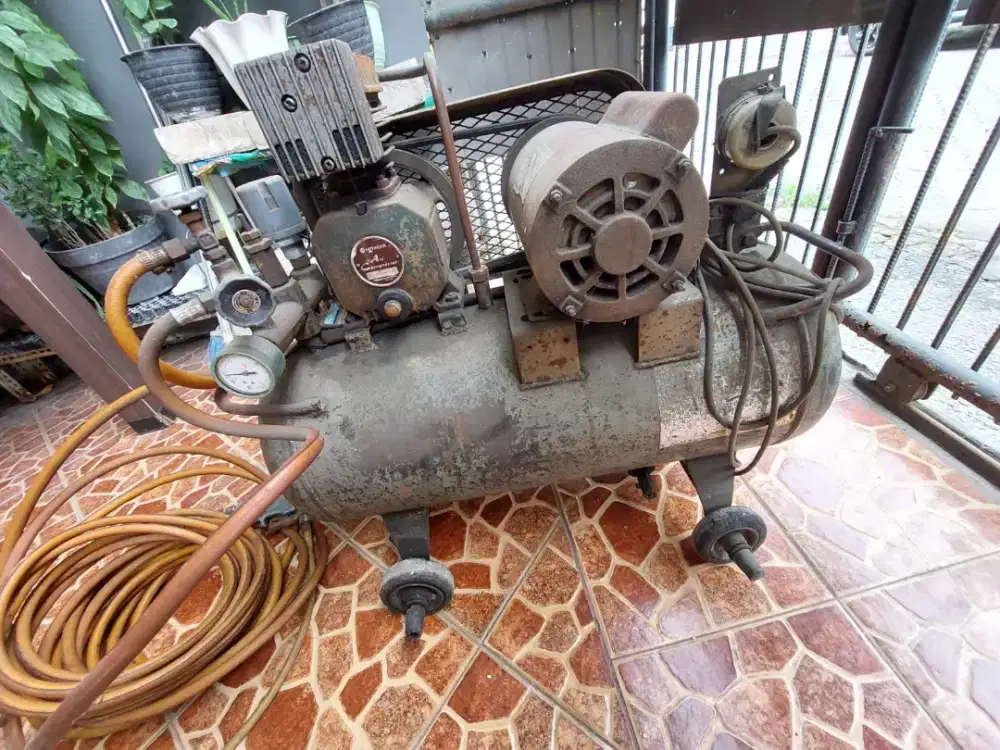 Kompresor Angin  - Hitachi 4C31836 / Listrik