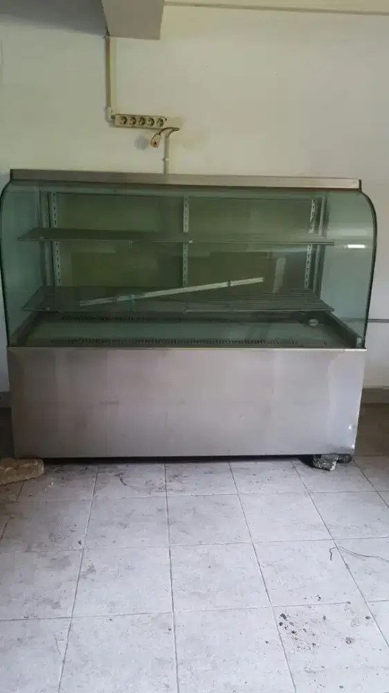 Showcase pendingin kue