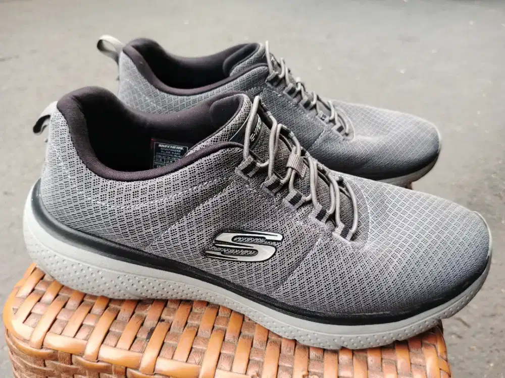 Jual sepatu Skechers slip on original size 43 bisa byar cod