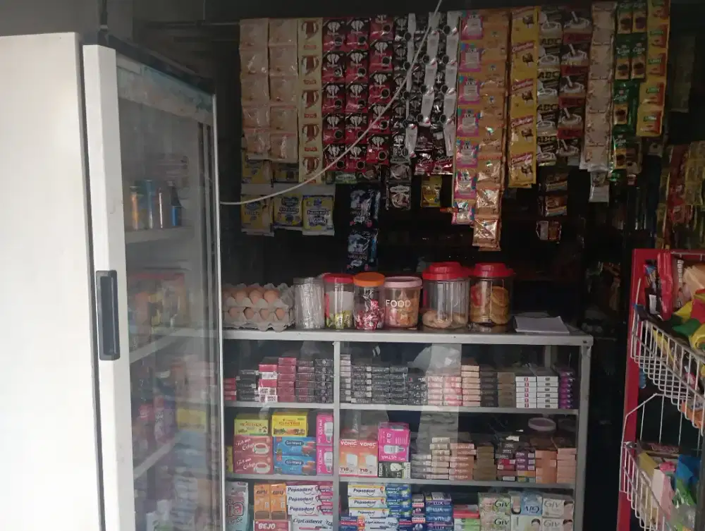 Di jual warung beserta isinya