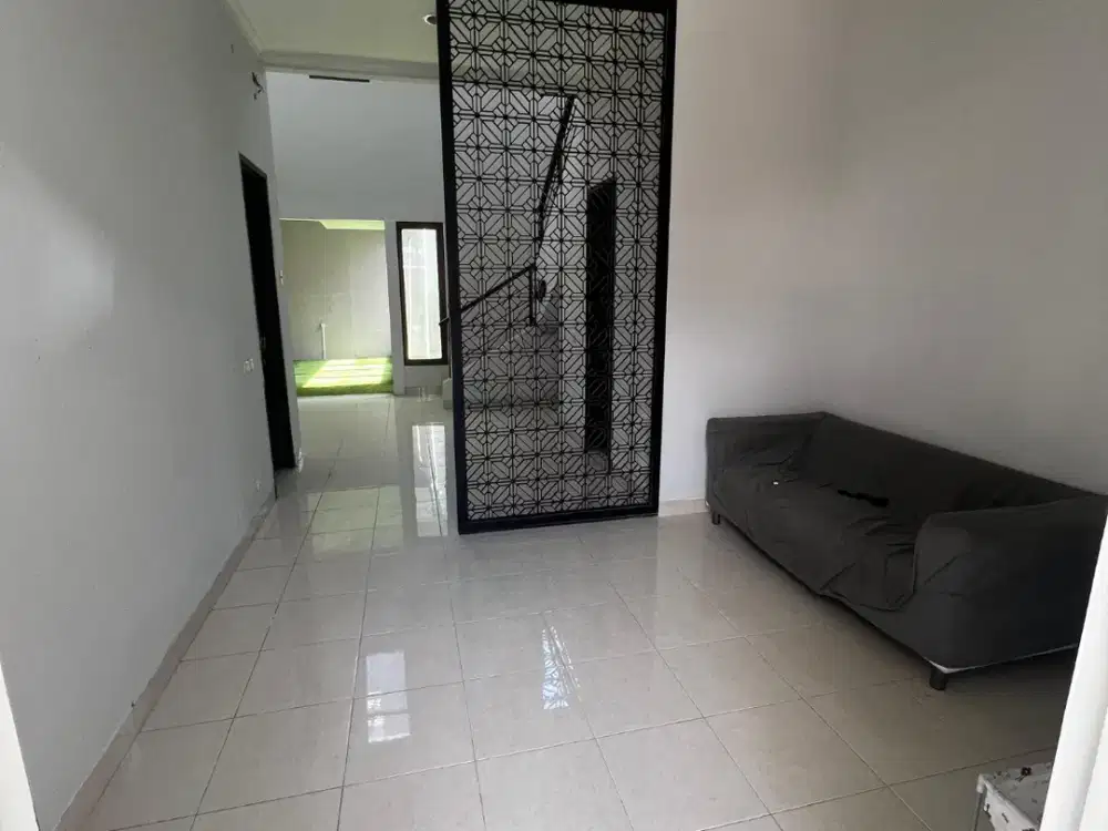 FOR SALE &amp; RENT Rumah 2 Lantai, sudah SHM, di Newton Barat 1
