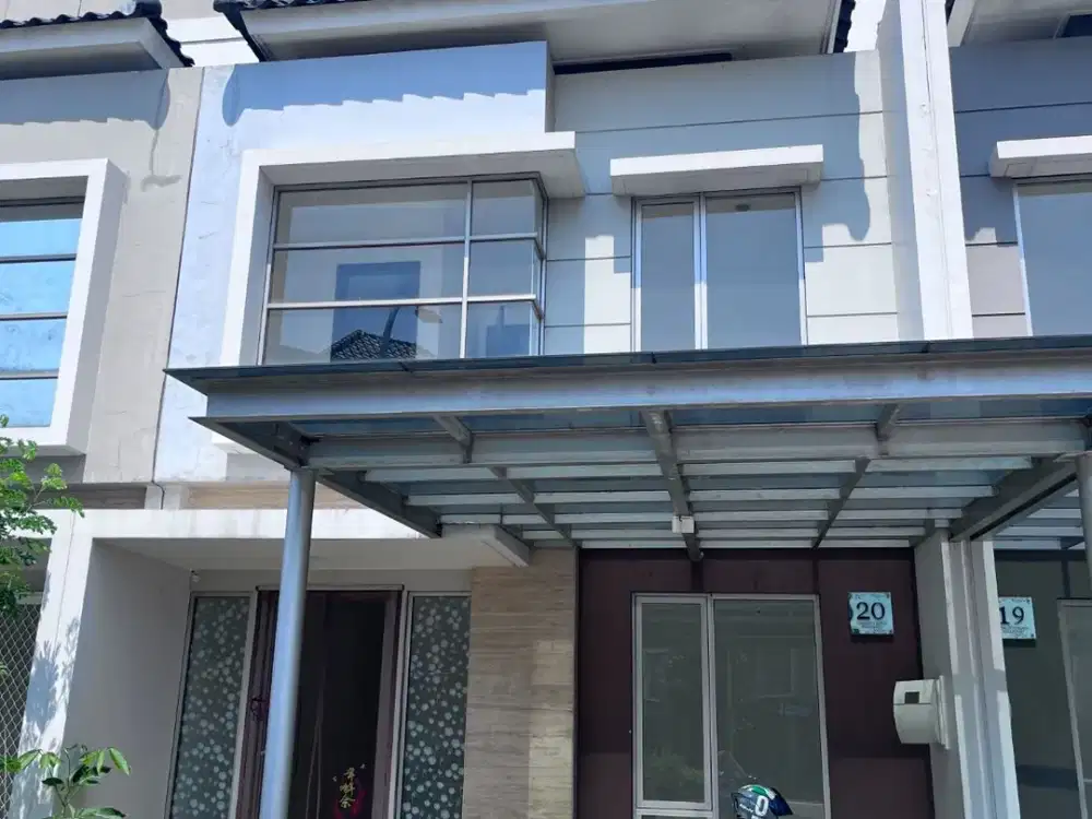 Disewakan Rumah Concerto Boulevard PIK 6x15 Kosongan ada lemari kitchen Harga 135 Juta / Tahun