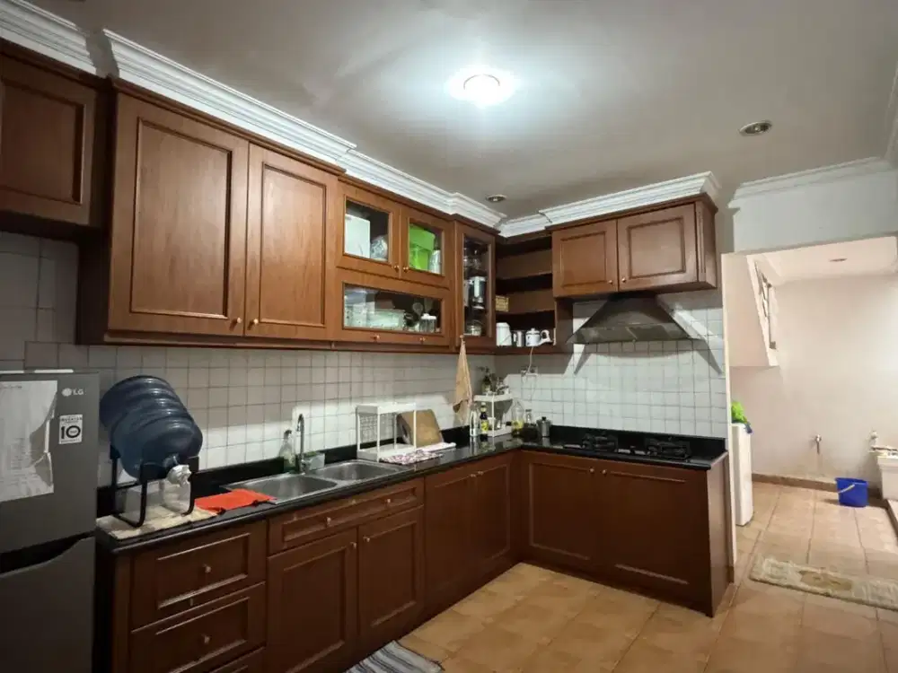 Dijual Rumah Manyar Permai Uk 9x25m 3.5 Lantai Hadap Utara Harga 11M