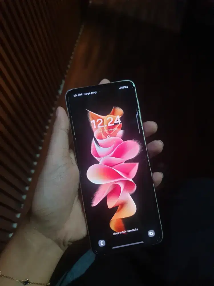 Dijual Cepat: Samsung Galaxy Z Flip 3 5G 8/128GB (Warna Cream)