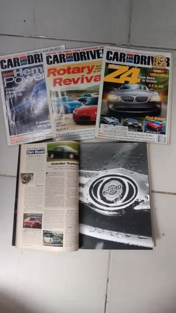 Empat majalah import bekas