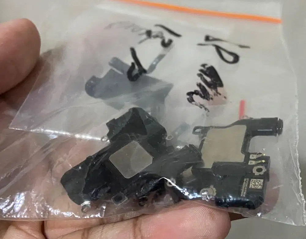 Speaker Atas iphone 13 pro