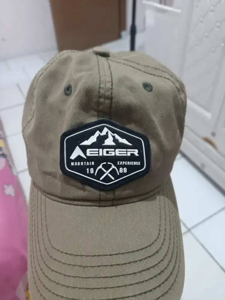 Topi eiger hijau