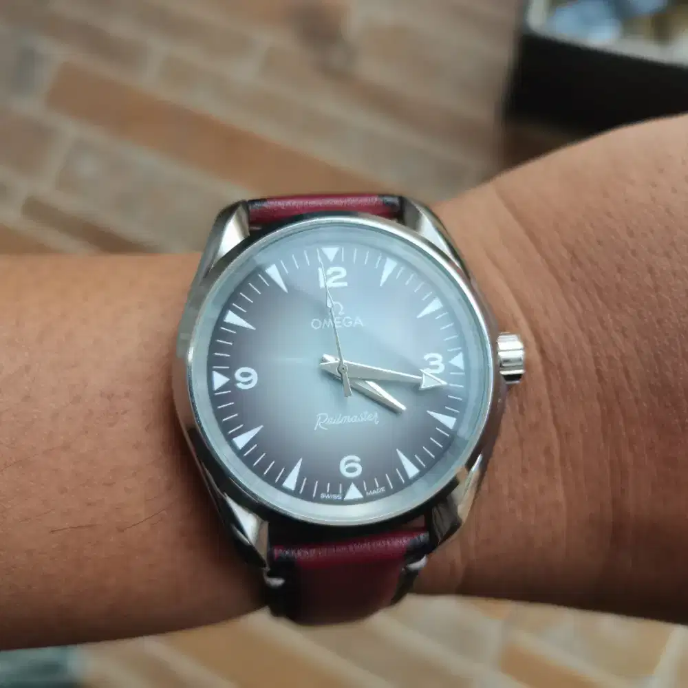 992. JAM TANGAN  0M3G4 SE4M45T3R STRAP KULIT PRELOVED