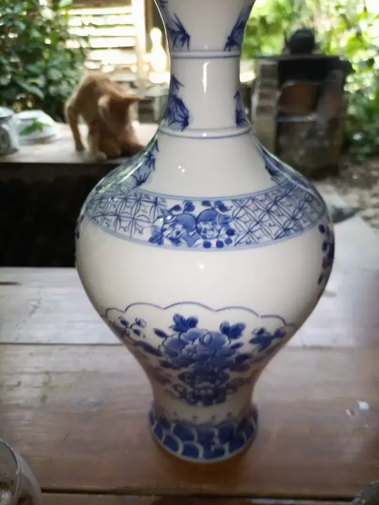Hand painted Blue and white Qianlong mark