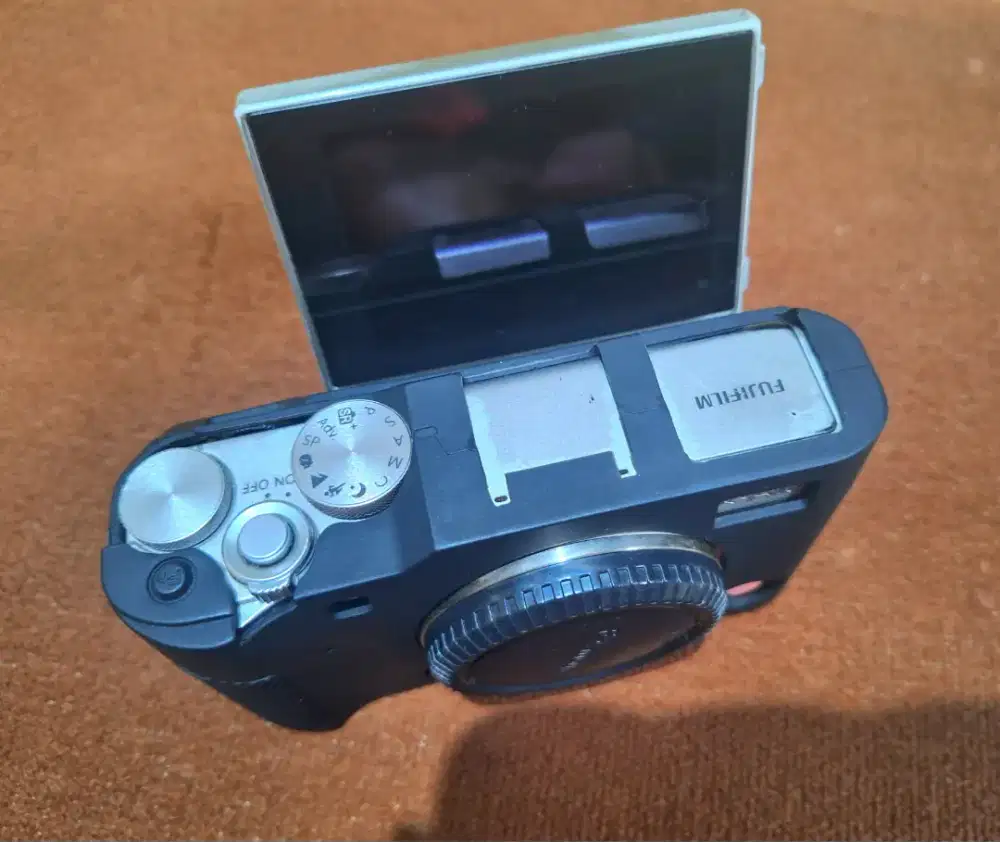 Kamera Mirrorless Fujifilm XA-10 Body Pink No Lens Bonus Battery&Case