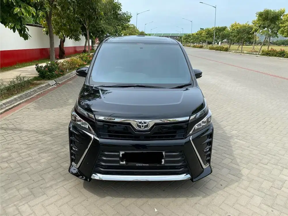 Toyota Voxy 2019