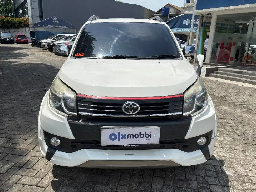 LOW DP Toyota Rush 1.5 S Bensin-MT 2017 PIJ