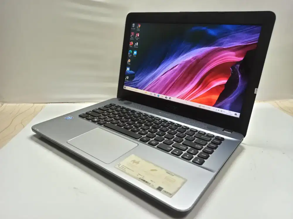 Laptop sekolah.. Asus Vivobook X441MA Celeron N4000/4GB /1TB