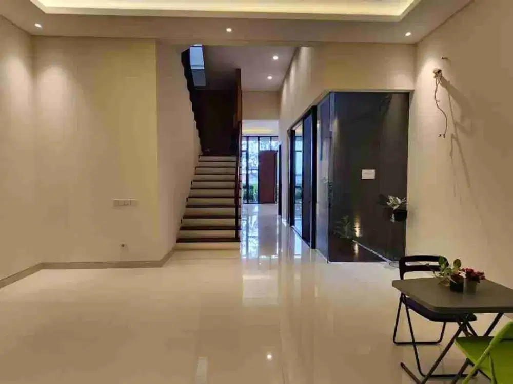 DIJUAL RUMAH MEWAH SPLIT LEVEL PAKUWON INDAH