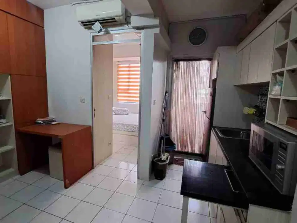 Sewa murah di Menteng Square lantai rendah tahunan 2 BR modify 1BR