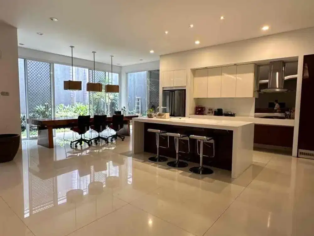 Dijual 

Rumah mewah di KBP tatar larangtapa, Hoek Full Furnish ( Jalan besar)