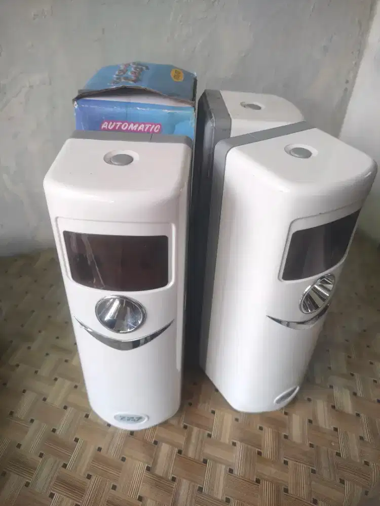 Mesin pengharum ruangan otomatis