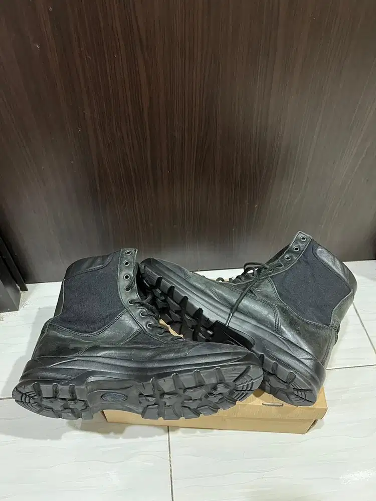 SEPATU PDH/ LAPANGAN HIGH LIKE NEW SIZE 45