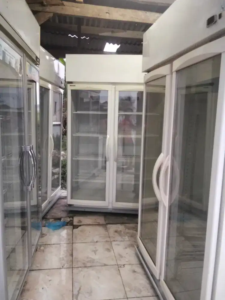 Ready showcase 2 pintu 3 yunit