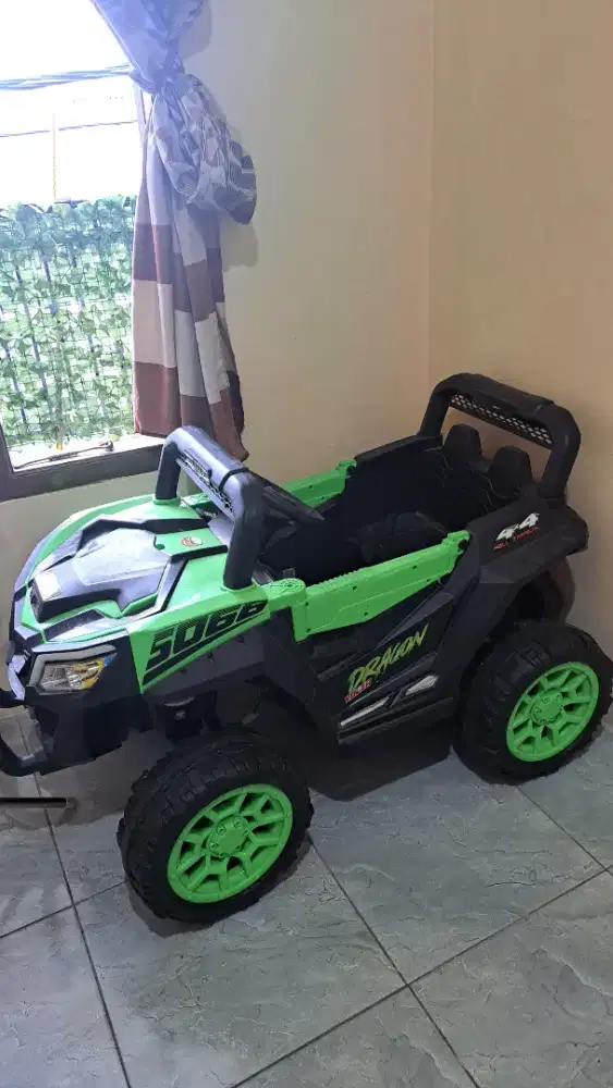 PRELOVED! Mobil Mainan Listrik Anak SUV/Off-Road High Quality