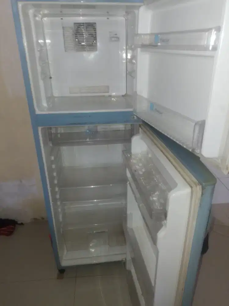 Kulkas toshiba glacio