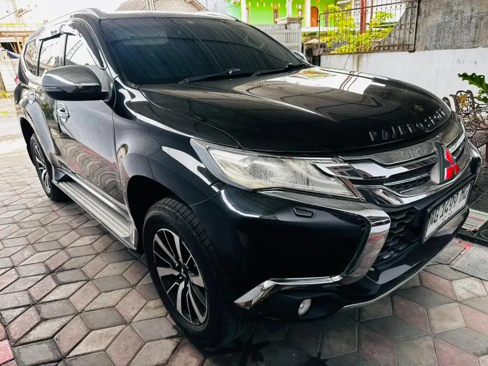 Pajero Sport Dakar 2017 hitam Asli AG sunroof
