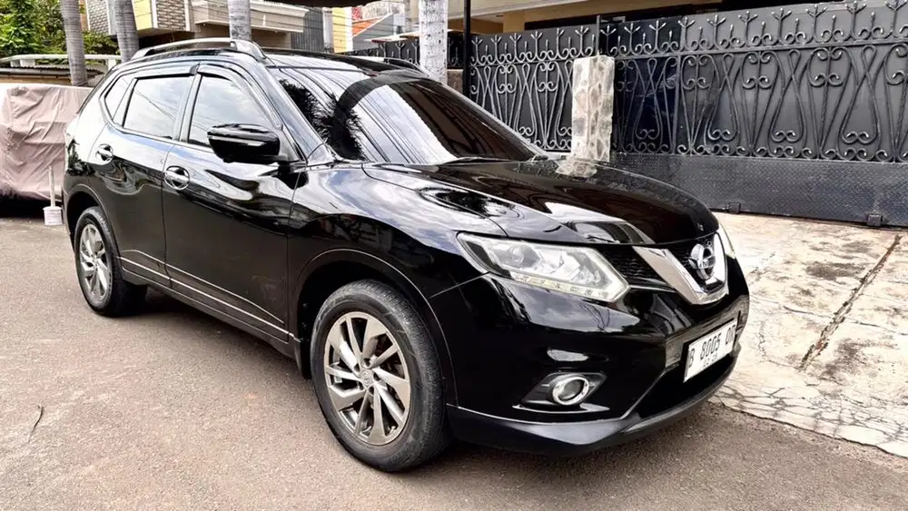 Nissan Xtrail 2.5 T32 2015 Hitam mulus bagus