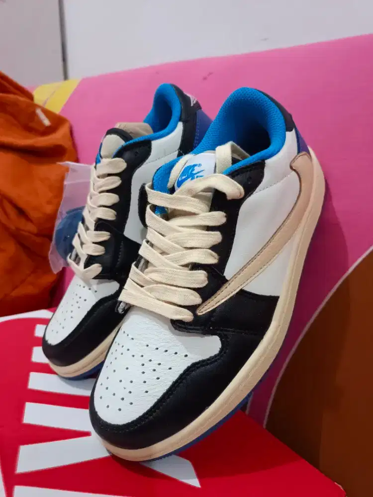 Air Jordan Low Travis Fragment
Size 38 Insole 24cm