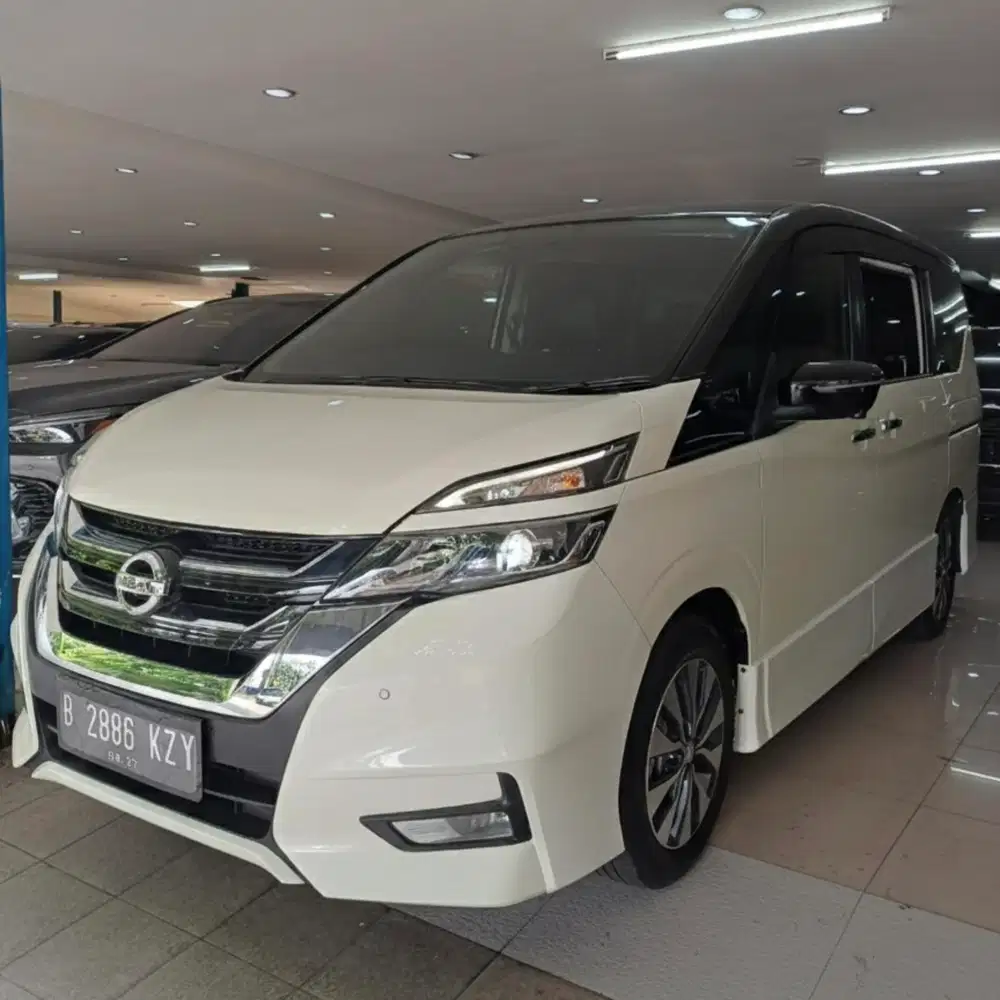 Nissan Serena HWS two tone 2022 only 25k kilometer