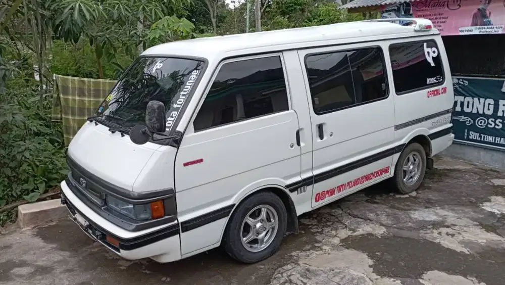 JUAL MAZDA E2000