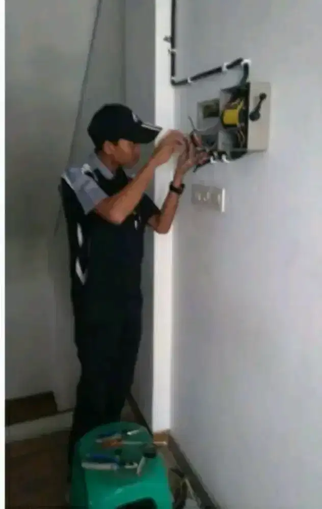 Tukang listrik panggilan 24 jam