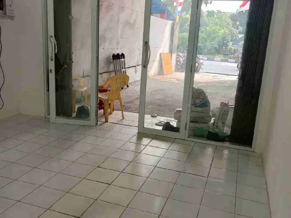 Disewakan ruko 4 lantai,pinggir jalan raya di Tanah Tinggi.Senen.Jakarta Pusat