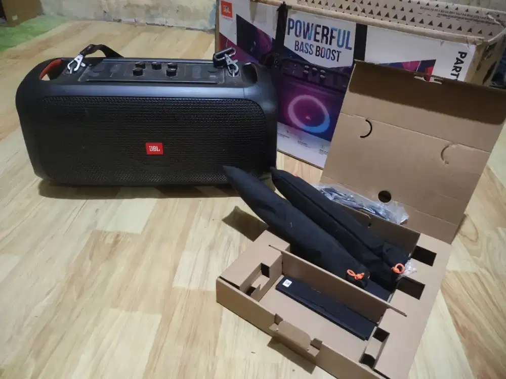 JBl partybox on the go