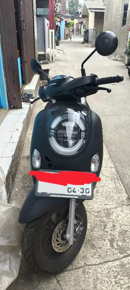 Scoopy Prestige hitam