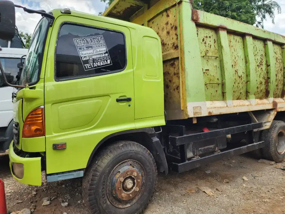HINO 260JD DUMPTRUK 6X4