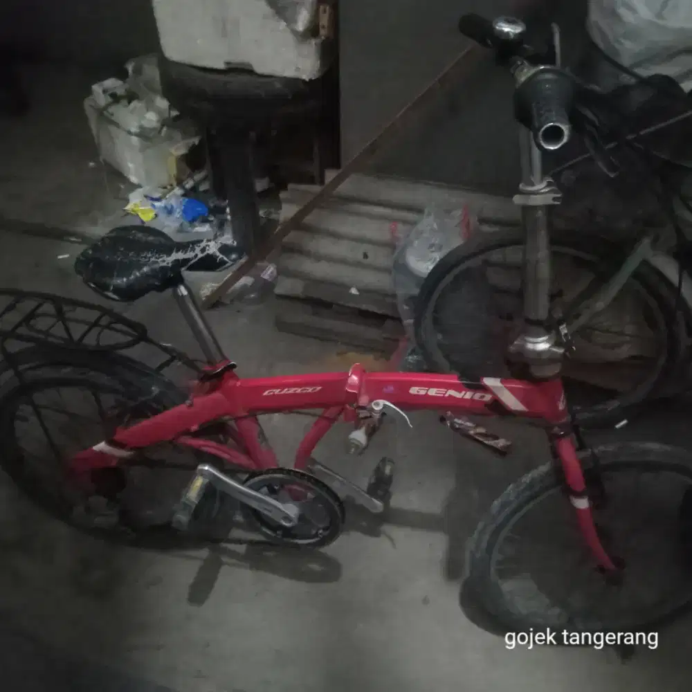 Sepeda Genio Merah