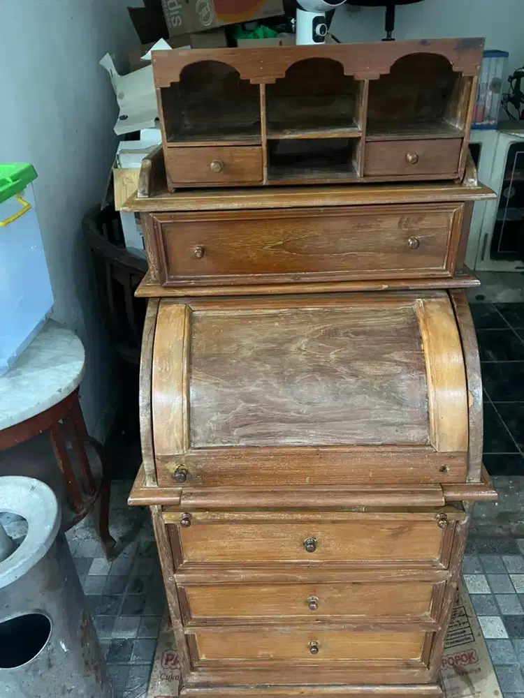 Meja belajar antik dan unik