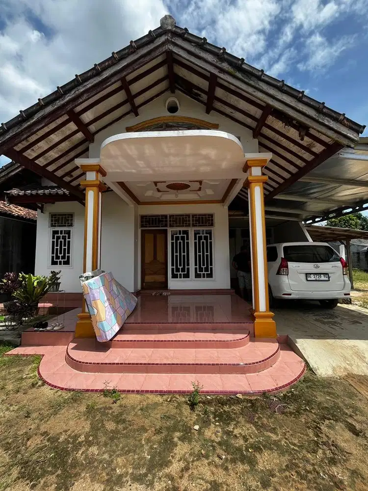 jual rumah siap huni halaman depan belakang luas