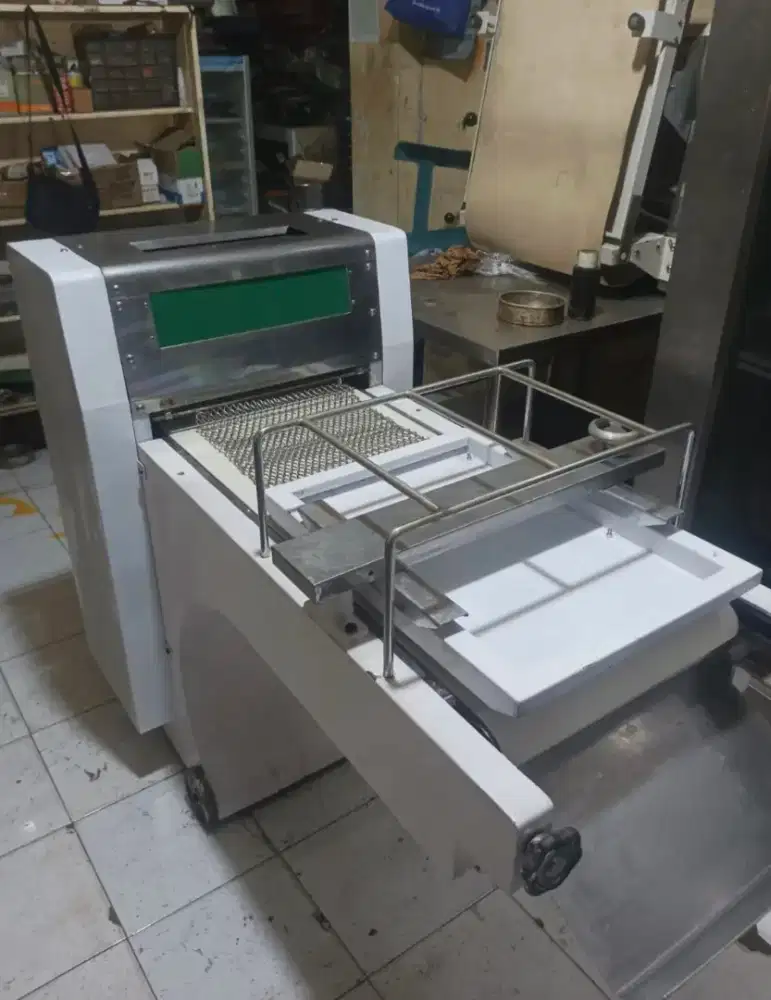 Mesin dough moulder long merk Chung Hou Taiwan gulung roti tawar