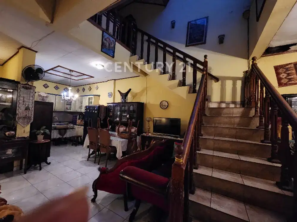 Rumah Lama Di Jl Hoscokroaminoto, Menteng, Cocok Untuk Usaha.